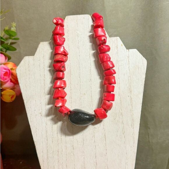 Vintage KJL KENNETH J LANE Choker Necklace Red Coral Beads
21” - Picture 2 of 4